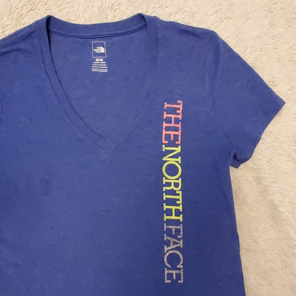 The North Face Logo v-neck Tshirt - Picture 2 of 7